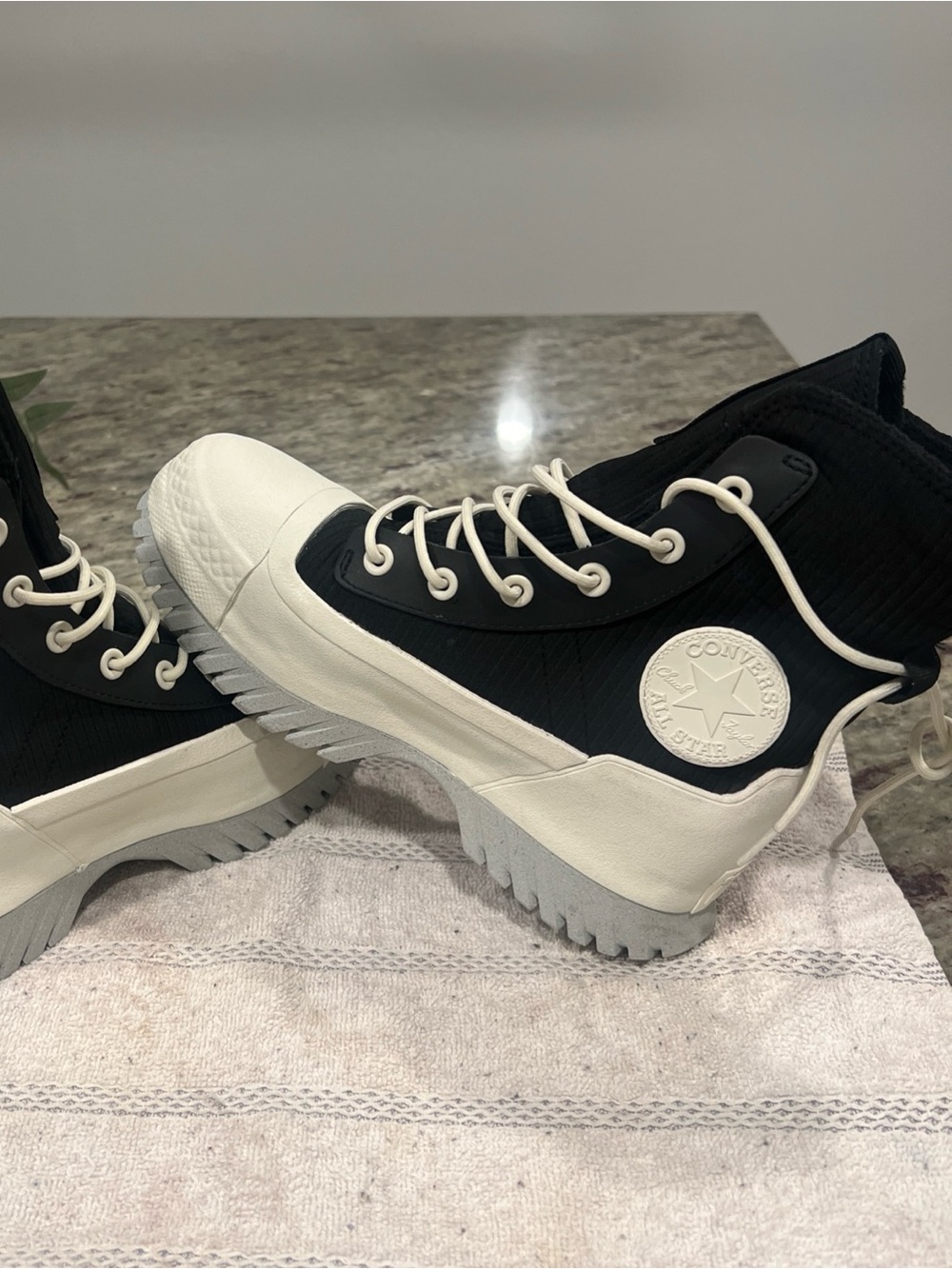 Converse Chuck Taylor All Star Lugged 2.0 CC X-Hi Boot CTAS A04667C Womens 7
